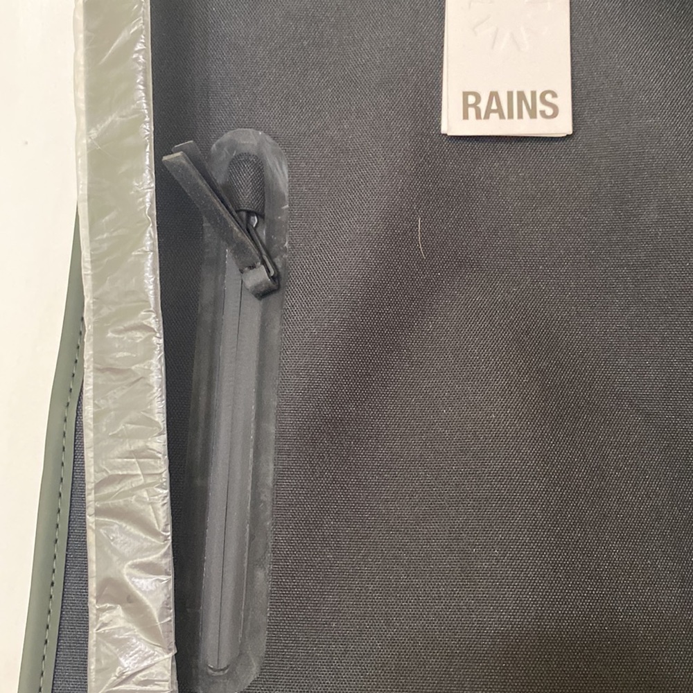 NWT RAINS BACKPACK - Picture 5 of 13